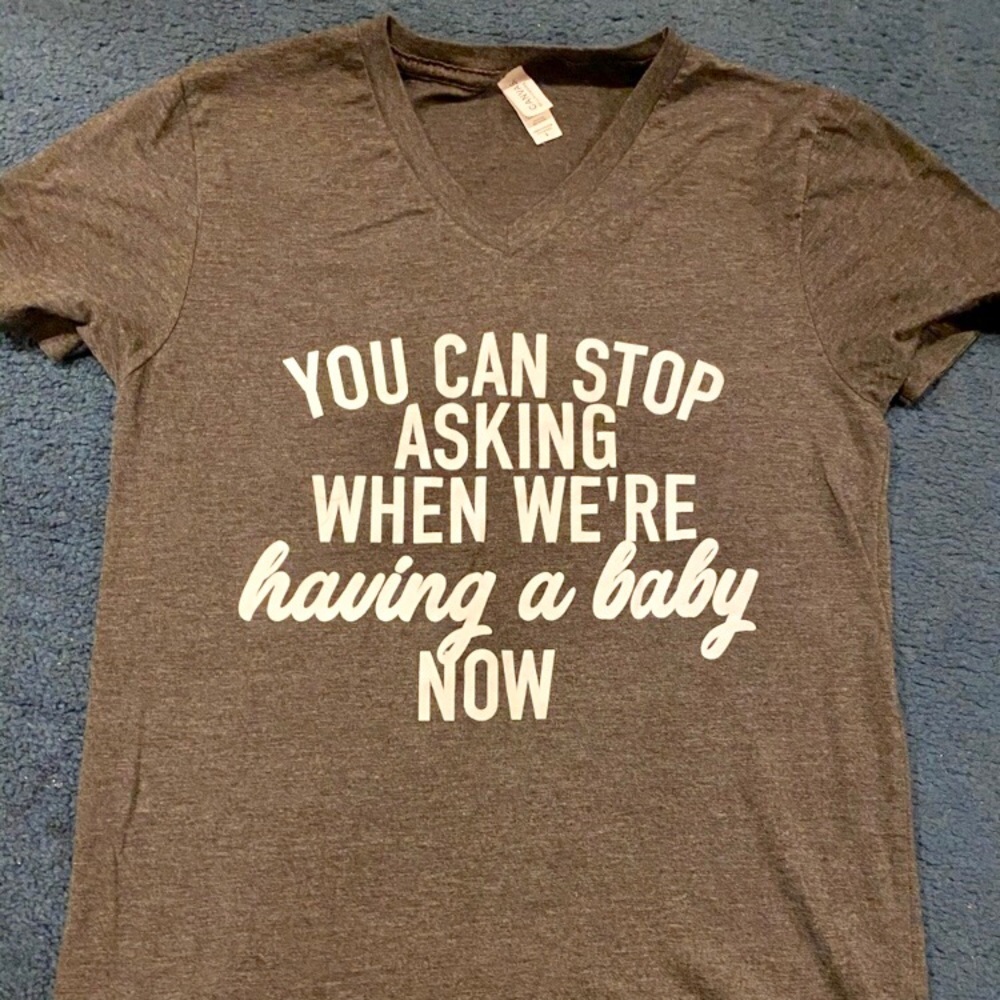 Pregnancy announcement shirt, grey size small